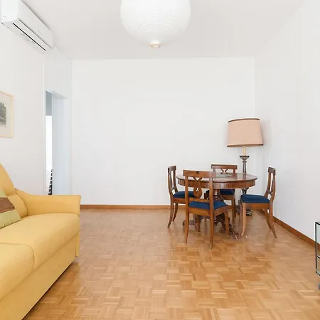 Guesthost - M4 California Bright *