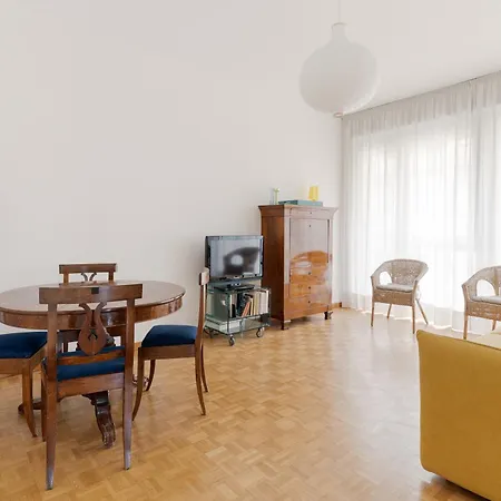 Guesthost - M4 California Bright