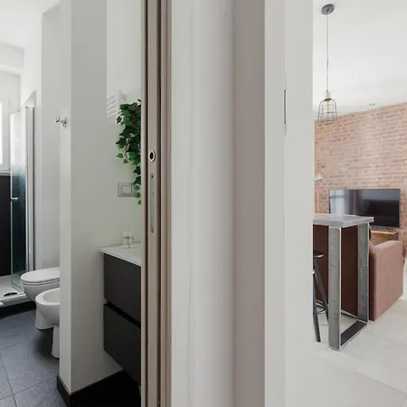 Guesthost - M4 Argonne Design With Balconies דירה