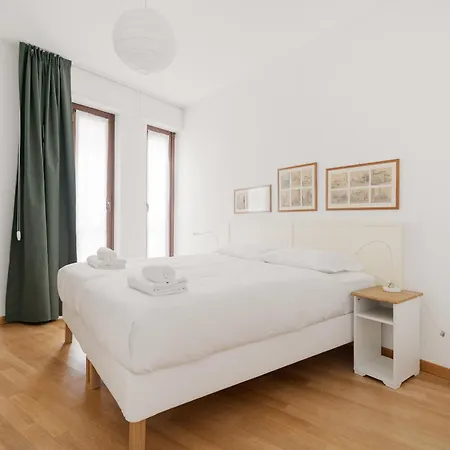 Guesthost - M4 California Bright