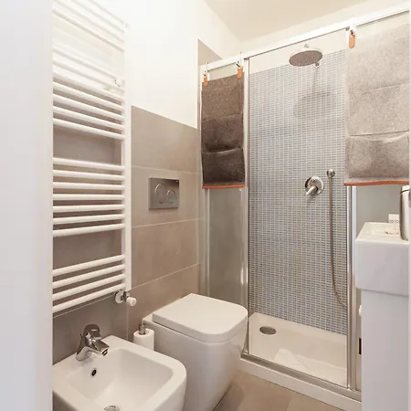 Apartment Guesthost - Mm Tolstoj - Milan