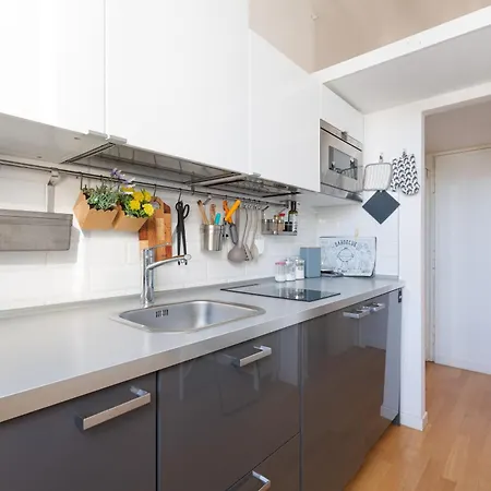 Guesthost - Mm Tolstoj - *