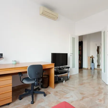 Guesthost - Milano- Lorenteggio Balcony شقة ميلان