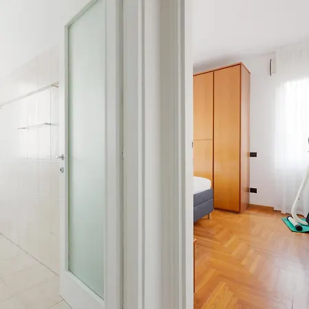 Guesthost - Milano- Lorenteggio Balcony شقة ميلان