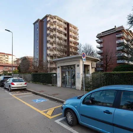 Guesthost - Milano- Lorenteggio Balcony