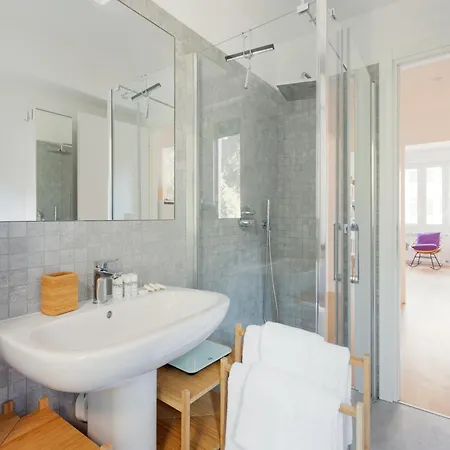 Guesthost - Bright And Modern Lejlighed *