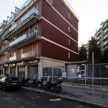 Guesthost - M4 Frattini Modern With Balcony X4 *