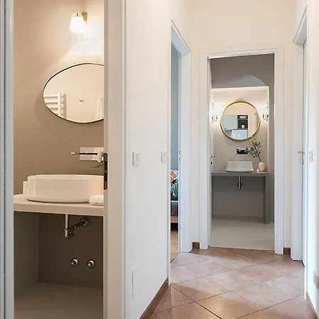 Guesthost - Corso Chic Apartman Milánó