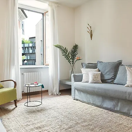 Guesthost - Corso Chic Apartman Milánó