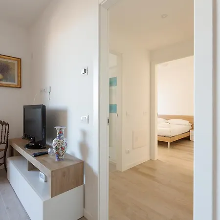 Guesthost - Milano-affori Balcony * Milano