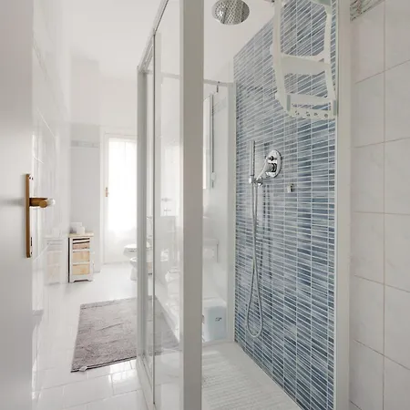 Guesthost - Unimi & Politecnico Roomy With Balcony