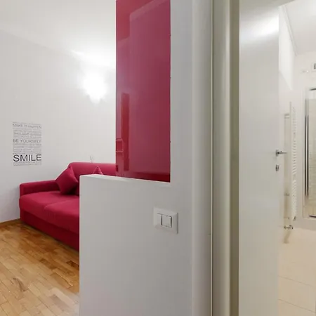 Guesthost - M3 Lodi Trendy Red Apartman Milánó