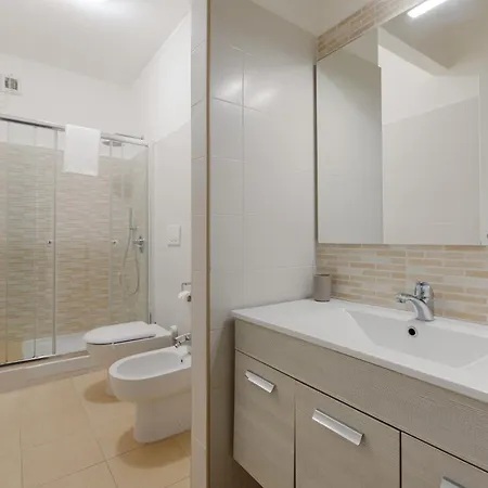 Apartment Guesthost - M3 Lodi Trendy Red *