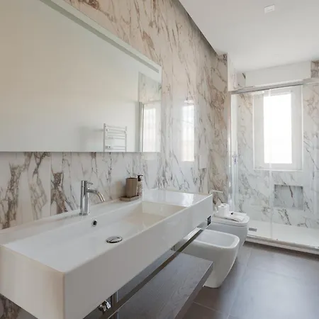 Guesthost - Comfy Family In