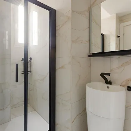 Guesthost - Bright With Balcony - Piazzale Loreto * Milano