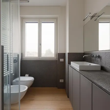 Guesthost - Savona- Navigli District Cosy With Balcony *