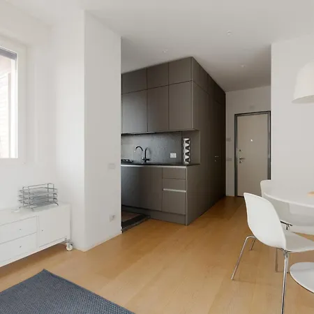 Guesthost - Savona- Navigli District Cosy With Balcony Appartement *
