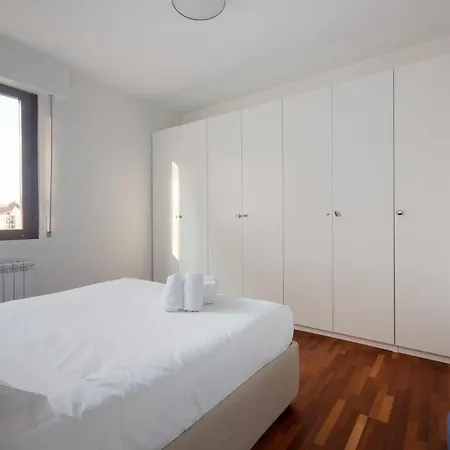 Guesthost - Modern With Balcony Near Niguarda Hospital *