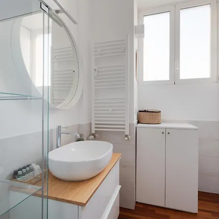 Guesthost - Modern With Balcony Near Niguarda Hospital * Milaan