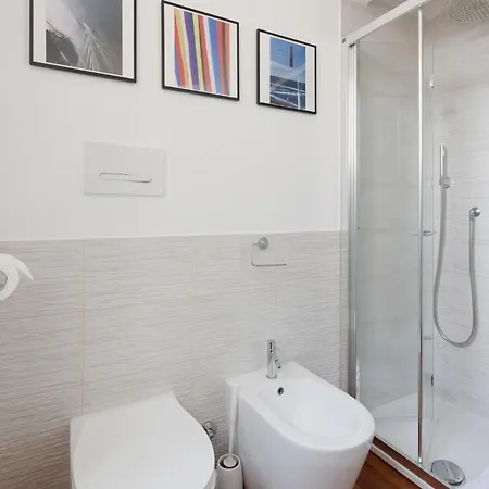 Guesthost - Modern With Balcony Near Niguarda Hospital