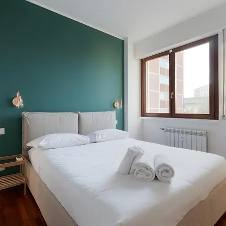 Guesthost - Modern With Balcony Near Niguarda Hospital Appartement *