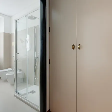 Guesthost - Sant'ambrogio & Duomo Elegant Daire *