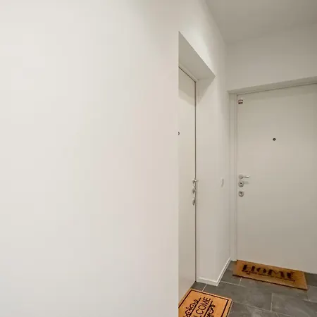 Guesthost - M3 Porta Romana Modern Two-level Appartamento Milano