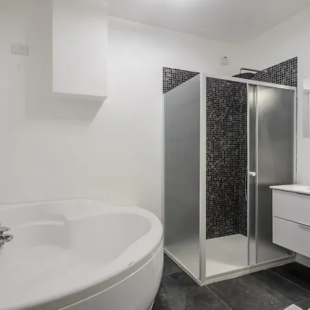 Guesthost - M3 Porta Romana Modern Two-level *