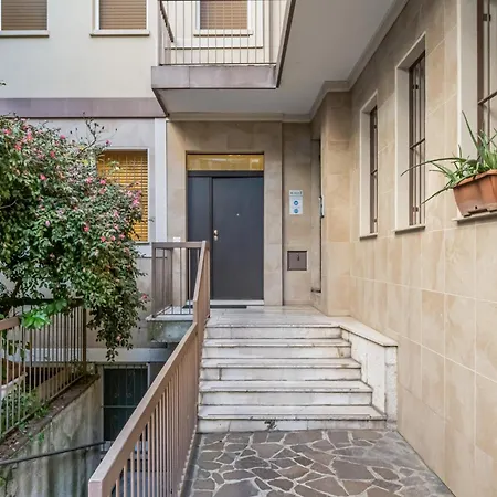 Guesthost - M3 Porta Romana Modern Two-level Appartamento