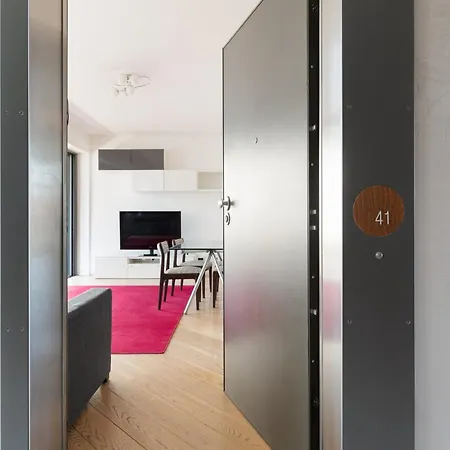 Modern With Balcony In Portello District Apartment