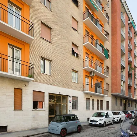 Guesthost - With Balcony- M3 Maciachini 아파트 *