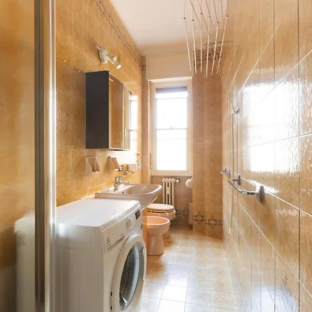 Guesthost - With Balcony- M3 Maciachini Appartement Milan