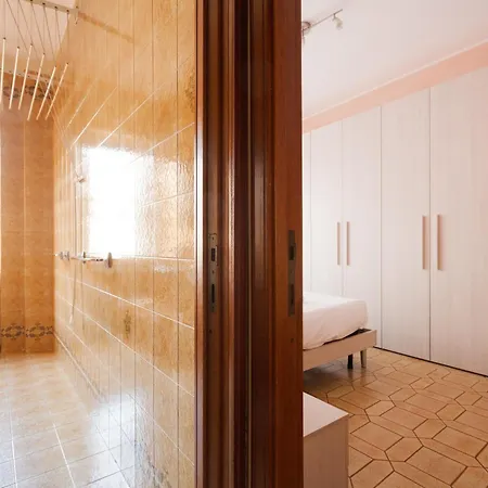 Guesthost - With Balcony- M3 Maciachini Milan