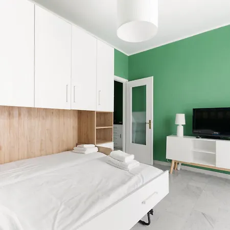 Dergano Balcony Apartment Milan