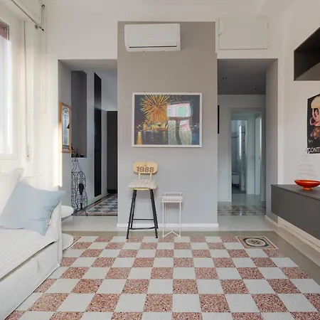 Guesthost - M4 Argonne Cosy Apartament *