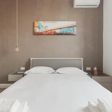 Guesthost - M4 Argonne Cosy