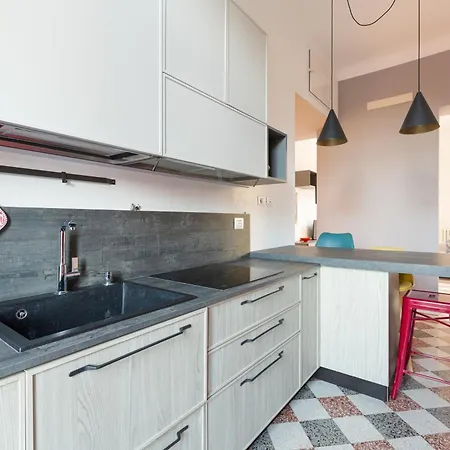 Guesthost - M4 Argonne Cosy Milan