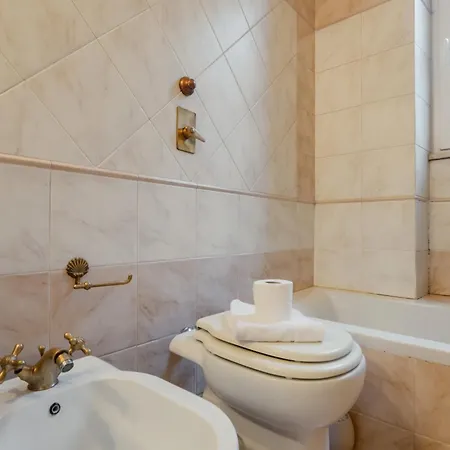 Guesthost - Corso Lodi Cozy With Balcony * Milan