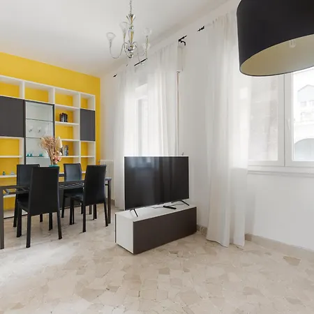 Guesthost - Gambara Balcony *