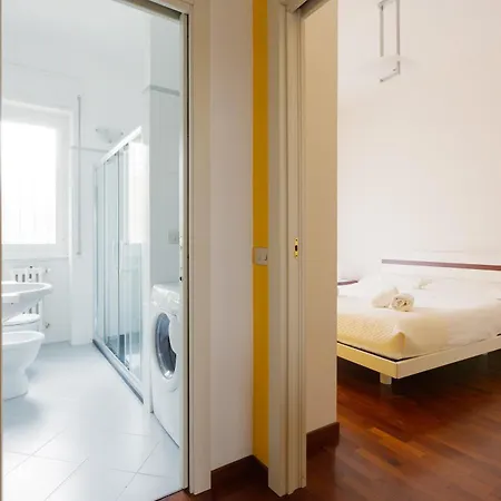 Guesthost - Gambara Balcony Daire Milano