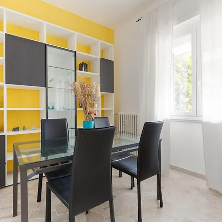 Guesthost - Gambara Balcony Appartamento Milano