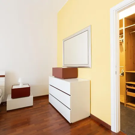 Guesthost - Gambara Balcony *