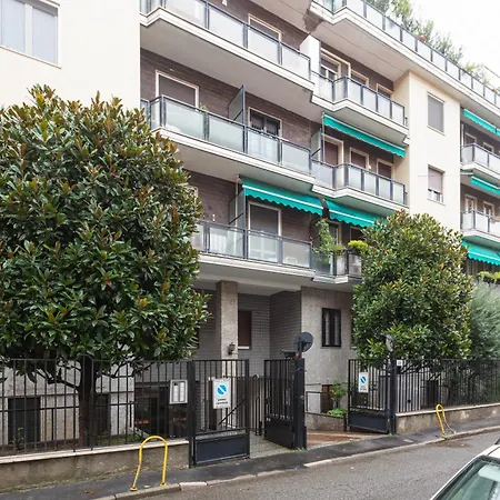 Guesthost - Gambara Balcony *