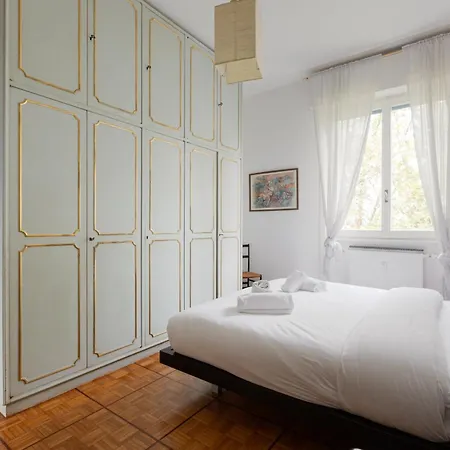 Guesthost - Charming Navigli! Functional Apartman Milánó