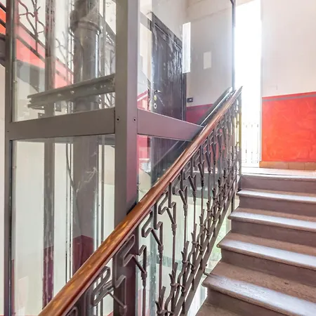 Guesthost - Bright Apt- Piazzale Loreto Апартаменты Милан