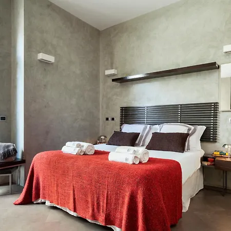 Apartment San Babila Milan