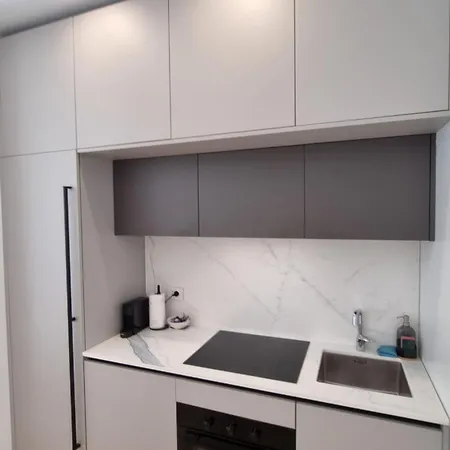 Vytalea - Trilocale Moderno Con Patio E Doppi Servizi, Vicino M4 - Modern 2-bedroom With Patio & Two Bathrooms, Near Metro M4 *