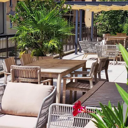 Appartamento Vytalea - Trilocale Moderno Con Patio E Doppi Servizi, Vicino M4 - Modern 2-bedroom With Patio&two Bathrooms, Near Metro M4 Milano