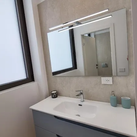 Appartement Vytalea - Trilocale Moderno Con Patio E Doppi Servizi, Vicino M4 - Modern 2-bedroom With Patio & Two Bathrooms, Near Metro M4 Milan