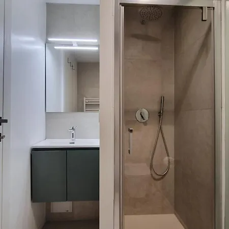 Appartement Vytalea - Trilocale Moderno Con Patio E Doppi Servizi, Vicino M4 - Modern 2-bedroom With Patio & Two Bathrooms, Near Metro M4